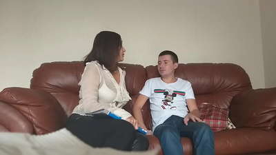 شرميل شاگرد بي سڪون استاد (ملف الينا تومانووا) کي ڀڄائي ٿو